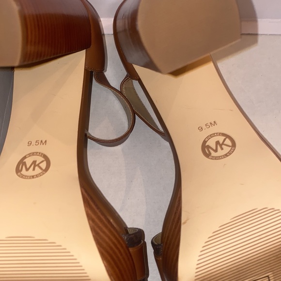 Michael Kors Rory Platform Sandals Size 9.5 Brown or White (no lid on box) - Picture 6 of 13